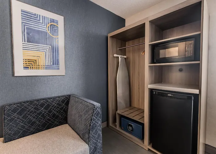 Standard Queen Room Mobility accessible