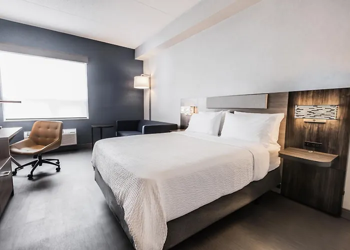Standard Queen Room Mobility accessible