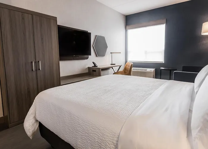 Standard Corner Queen Room
